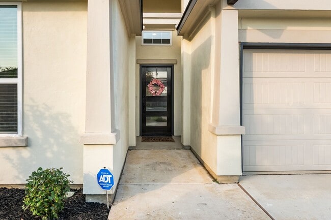 Building Photo - 16622 Daylight Ln