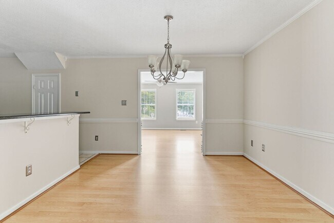 Building Photo - Covenient location in Fox Ridge subdivisio...