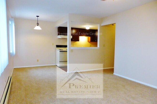 Building Photo - 1466 Hathaway Dr