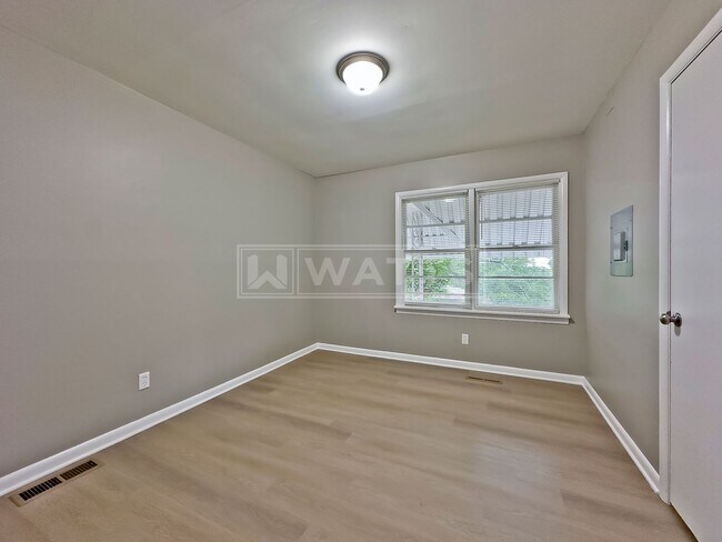 Building Photo - 559 63rd St S
