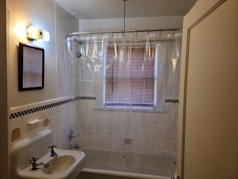 Building Photo - 1634 S College Ave