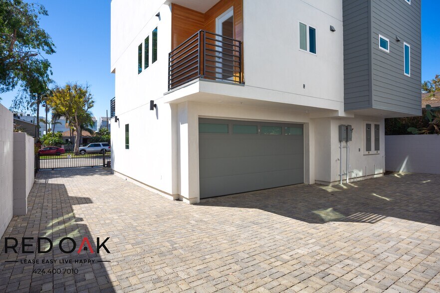 Building Photo - 4444 S Slauson Ave