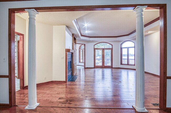 Building Photo - Lake Balboa | Home | Unfurnished