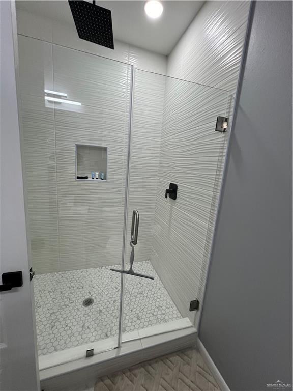 Building Photo - 13 E Iris Ave