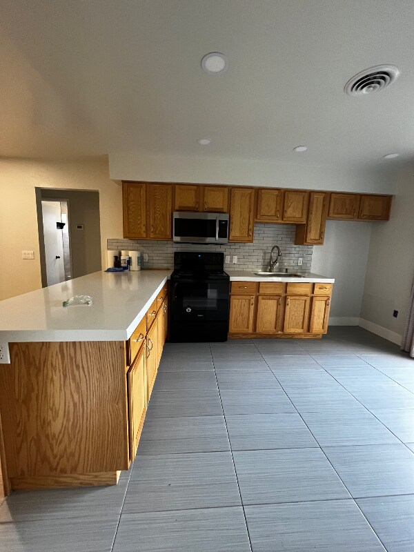 Building Photo - 1380 Vernon Ave