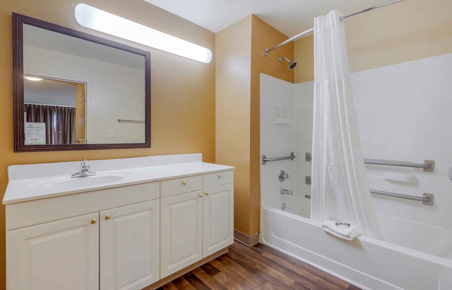 Building Photo - Furnished Studio-Tampa - Airport - Memoria...