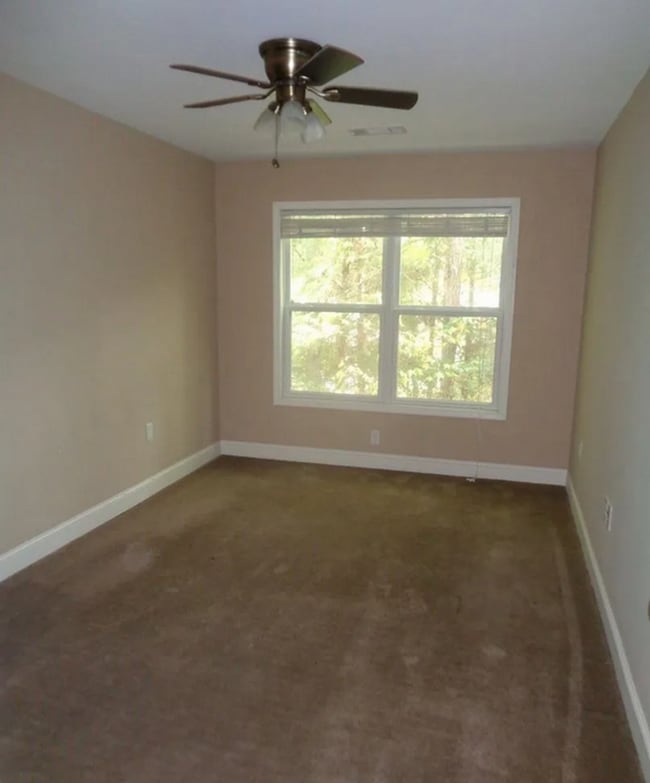 Building Photo - 3 Bed/ 2.5 Bath