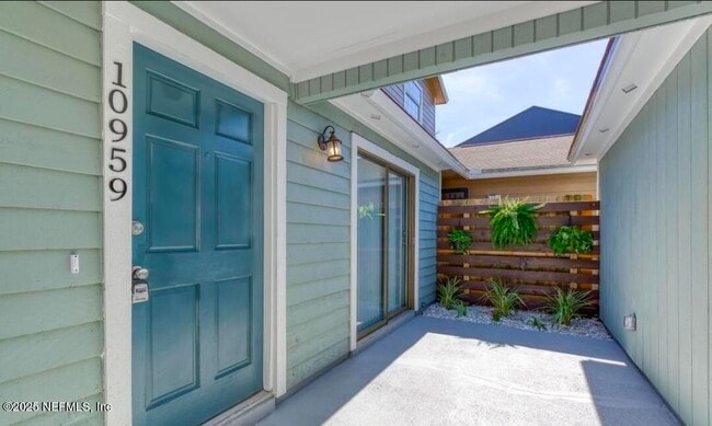 Building Photo - 10959 Peppermill Ln