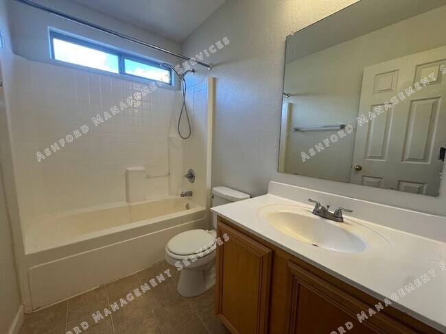 Building Photo - BEAUTIFUL 3 BEDROOM 2 BATHROOM HOME IN GOODYEAR