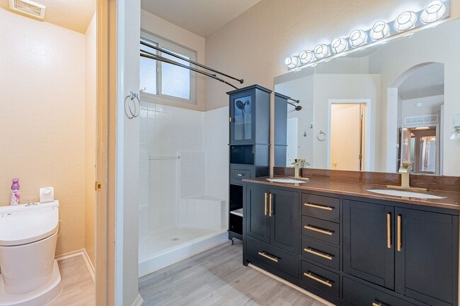 Building Photo - Stunning 4-Bedroom, 1.75-Bath Home Near South Mountain Section 8 Welcome