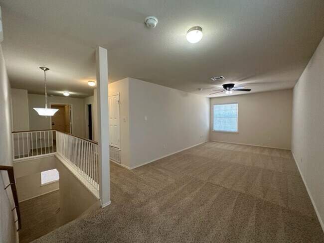 Building Photo - Wonderful home is South Austin. Great loca...