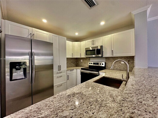 Building Photo - 15430 SW 82nd Ln
