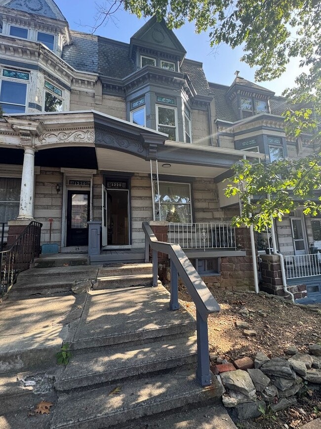 Building Photo - Spacious 5/6 Bedroom/ 2 Bath House for Rent