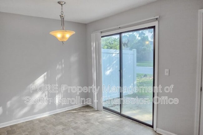 Building Photo - 8016 Thelen St