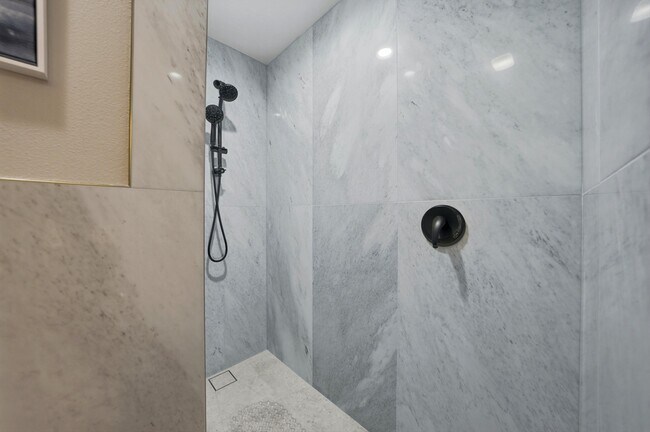 Building Photo - 436 Sunningdale Dr