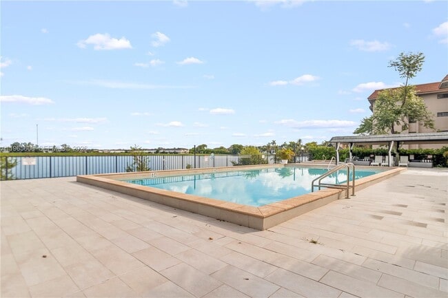 Building Photo - 481 Ives Dairy Rd