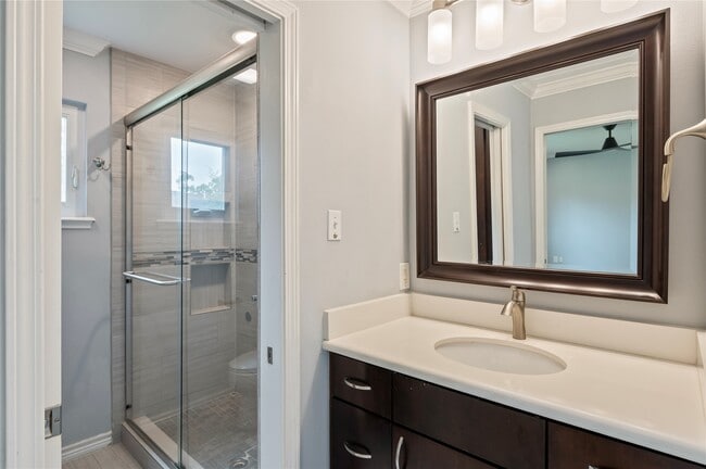 Building Photo - 4034 Shady Springs Dr