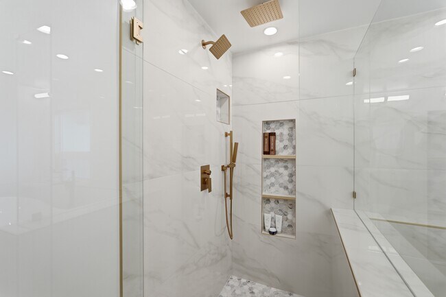 Building Photo - 424 N Broadway