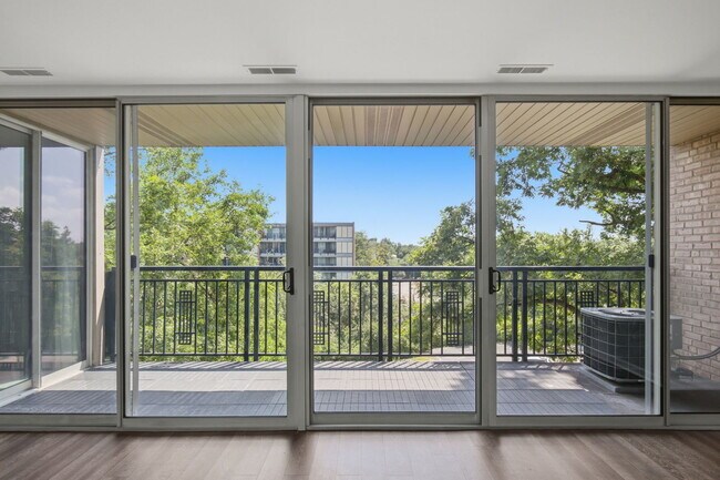 Building Photo - 5950 Oakwood Dr