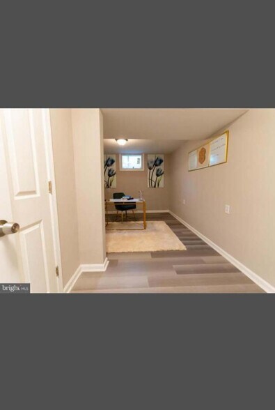 Building Photo - 1206 Quo Ave