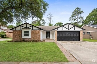 Building Photo - 16910 Glen Eagle Dr N