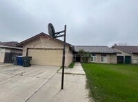 Building Photo - 3371 N Forestiere Ave