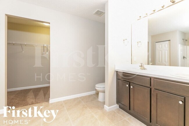 Building Photo - 1133 SW Eleuthera Ave