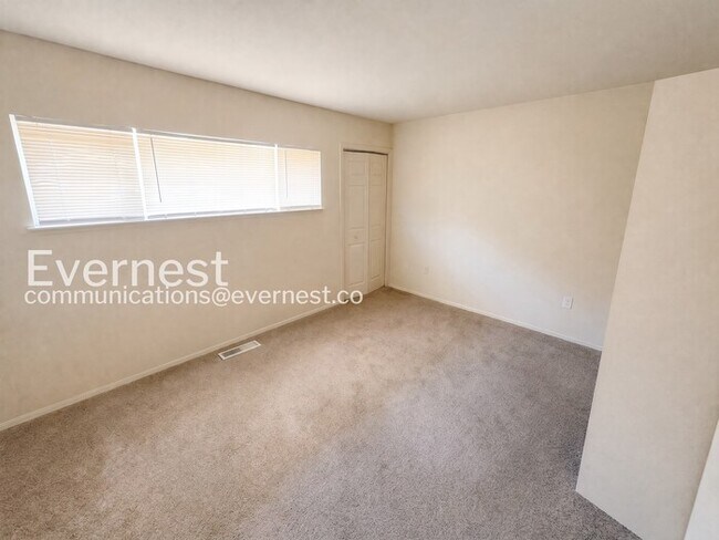Building Photo - 117a Newcastle Dr
