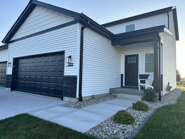 Primary Photo - 1323 Sioux Turn