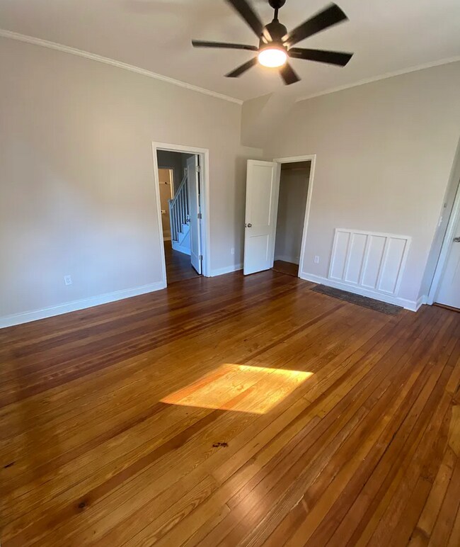 Building Photo - Renovated 3/1 Available Near Downtown Greenville!