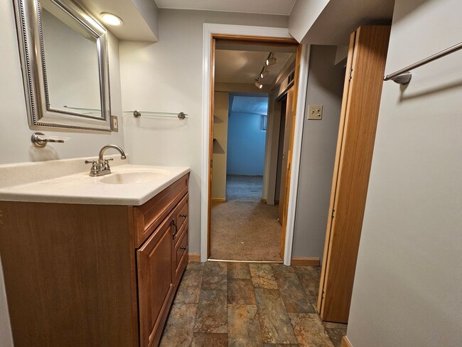 Building Photo - Alamo Placita Adorable 3 Bed 2 Bath Bungalow w/ CACH, Garage, Fenced Yard & More