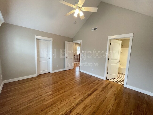 Building Photo - 10235 NW Edgewood Dr