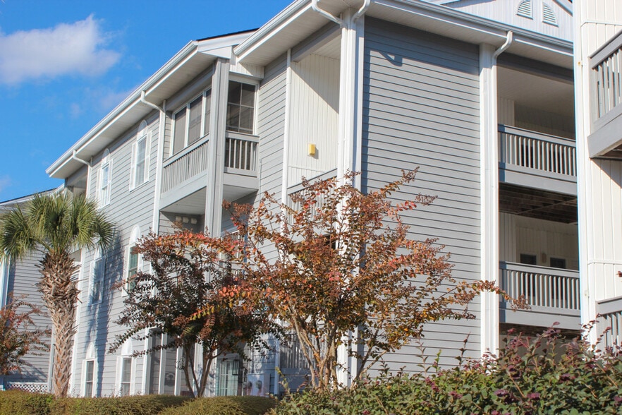 Building Photo - 215 Royal Poste Rd