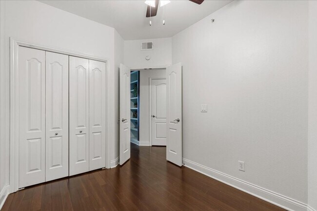 Building Photo - $1,650/mo – 2BR/1BA Condo in Northwest Austin with Stone Fireplace & Balcony