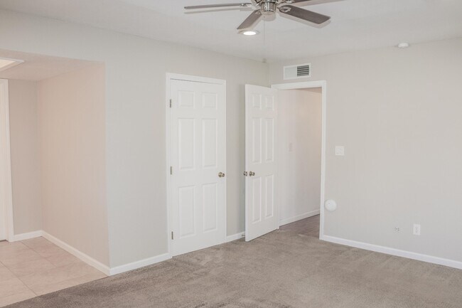 Building Photo - 816 Marimba Dr