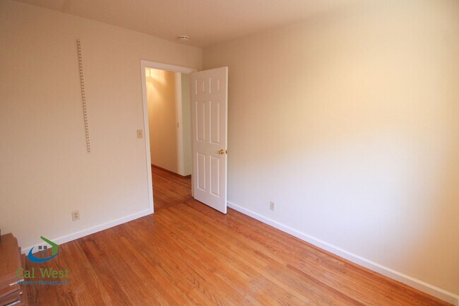 Building Photo - $4895 - Large beautiful 3/2 Home located i...