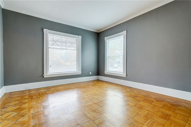 Building Photo - 745 University Ave