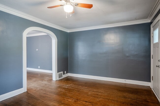 Building Photo - 2bd/1ba Bungalow!!