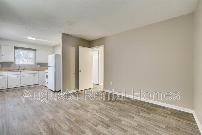Building Photo - 327 Verdery Dr