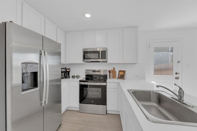 Building Photo - 353 Marty Allen Lp