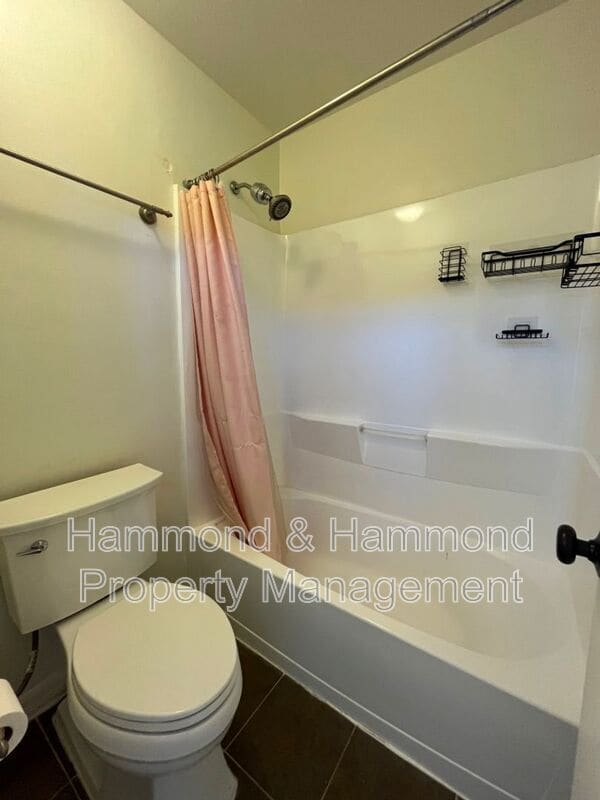 Building Photo - 5460 White Oak Ave