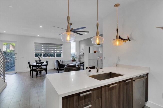 Building Photo - 1045 NE 18th Ave