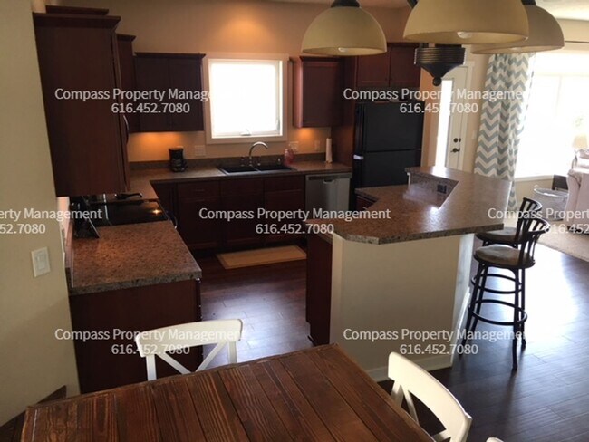 Building Photo - COMING SOON! 5 Bed 3.5 Bath Home in Hudson...