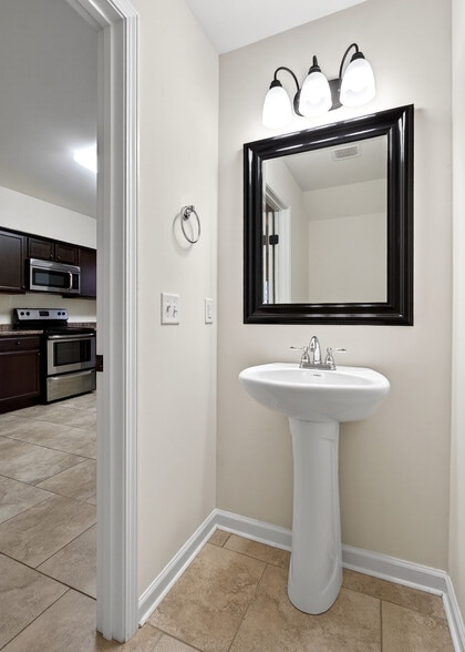 Building Photo - 117 Charlotte Dr