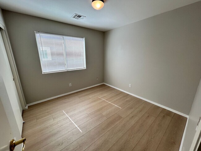 Building Photo - Spacious 3Bd 2 Ba Home In Litchfield Park ...