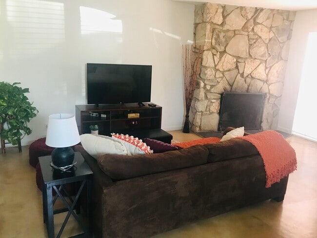 Building Photo - 1015 Prospect Ave