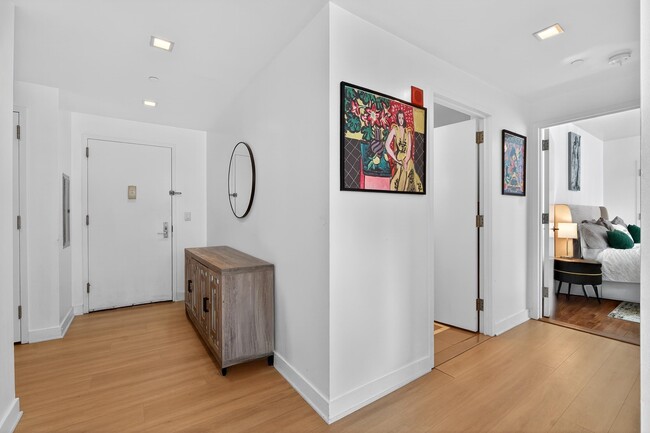 Building Photo - 25 Hudson St