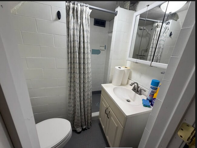Building Photo - Dormont One-Level Ranch-2 bedrooms/2 bathrooms