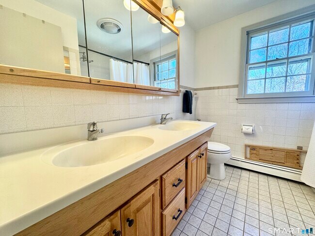 Building Photo - 14 Bower Rd