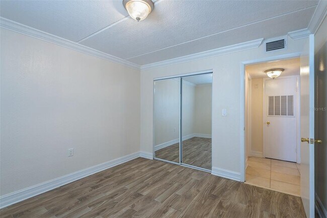 Building Photo - 5221 Bayshore Blvd
